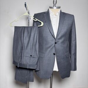 Hangrr Suit Mens 42R 33x32 Grey Pinstripe Two Button Wool Blend Modern Business